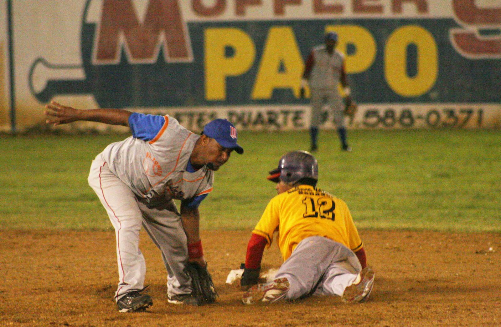 Acción del juego de los Arroceros de San Francisco de Macorís y los Mineros de Bonao